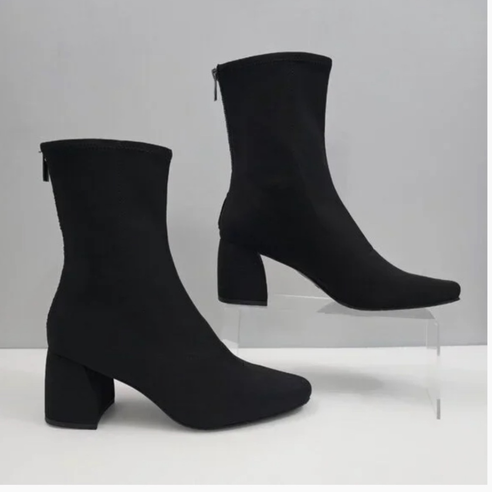 Donald Pliner Block Heel Bootie